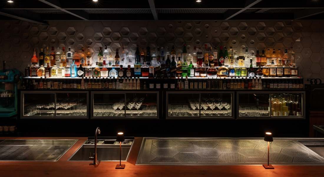 Tan Tan, em São Paulo, combina coquetelaria e comida oriental