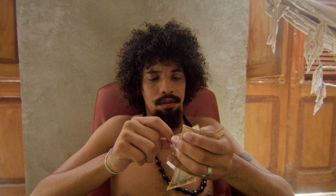 O estreante Luiz Aquino interpreta o poeta Jeová