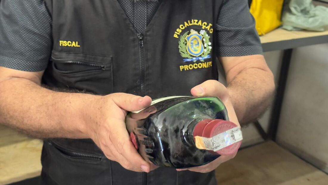 Procon-PE fiscaliza comércio de bebidas destiladas