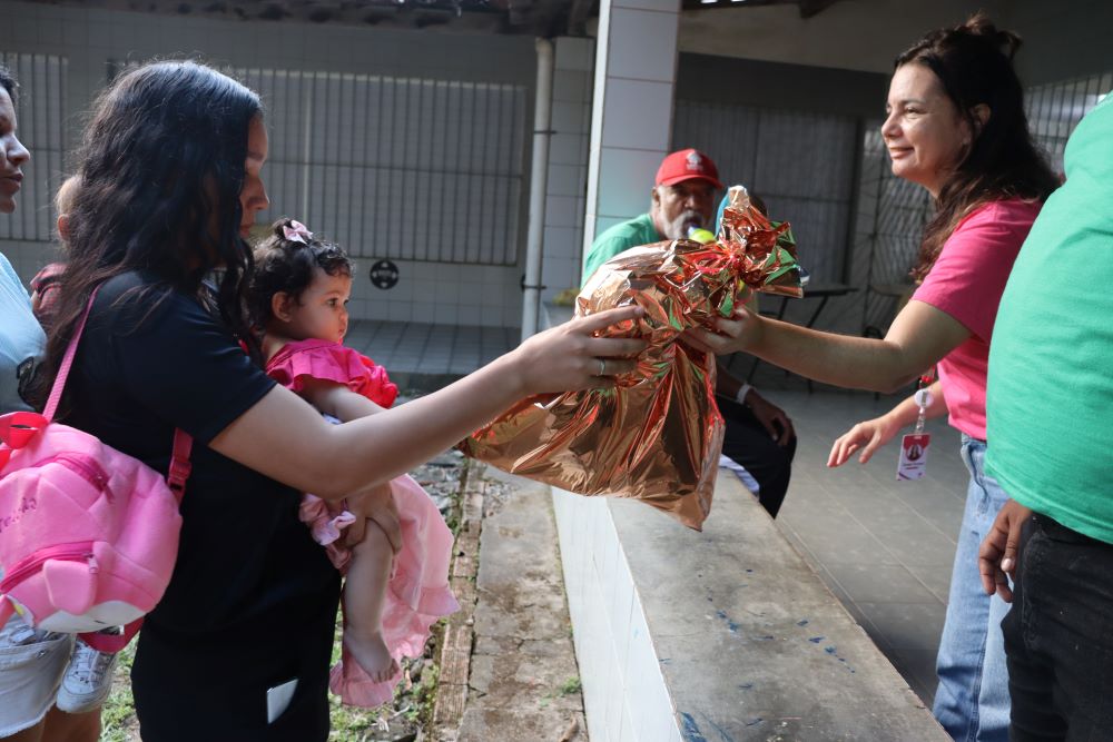 Campanha pede doação de brinquedos para crianças migrantes no Recife