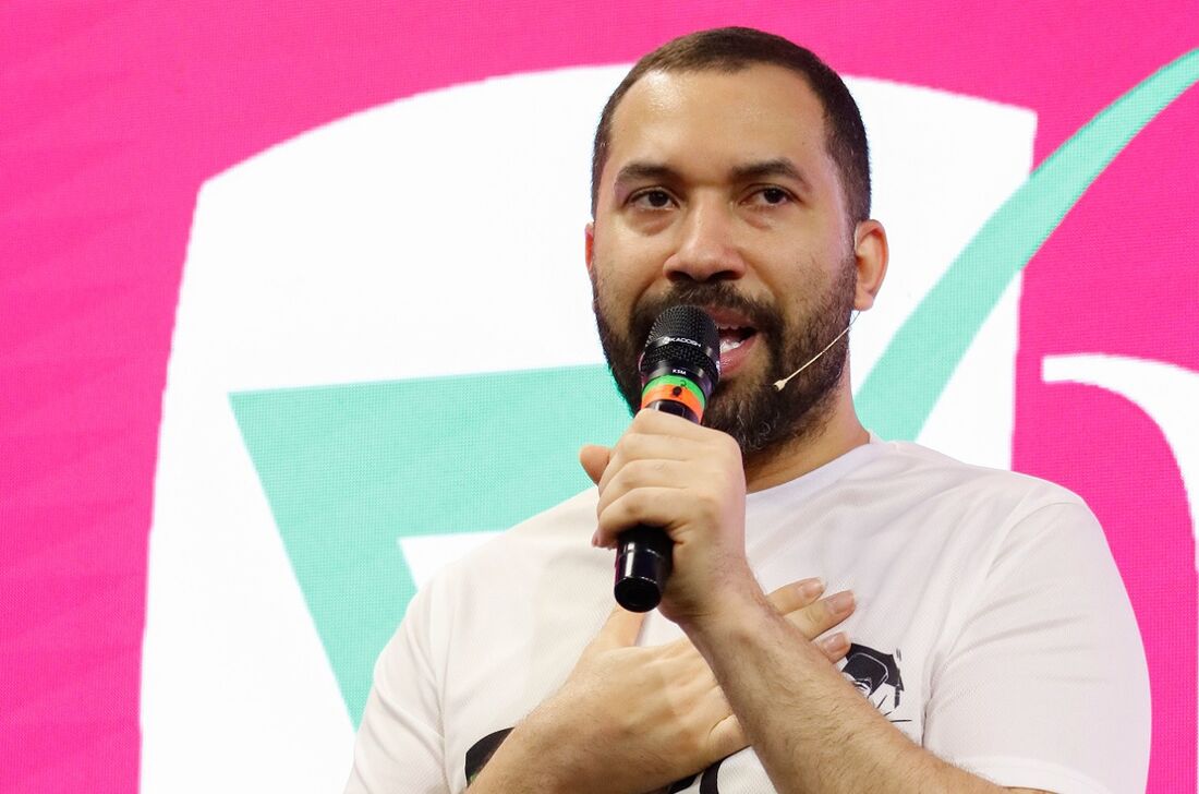 Gil do Vigor participa de "aulão" preparatório para o ENEM