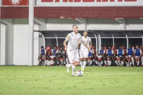 Zagueiro Ianson, ex-Tombense, tem pré-contrato acertado com o Santa Cruz