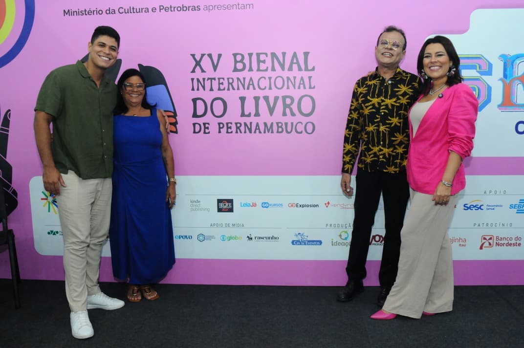 Ex BBBs Guilherme Vilar, Joselma Silva - conhecida como Dona Delma -, Daniel Rolim e Tati Pink participam de palestra na Bienal do Livro, no Centro de Convenções de Pernambuco, em Olinda.