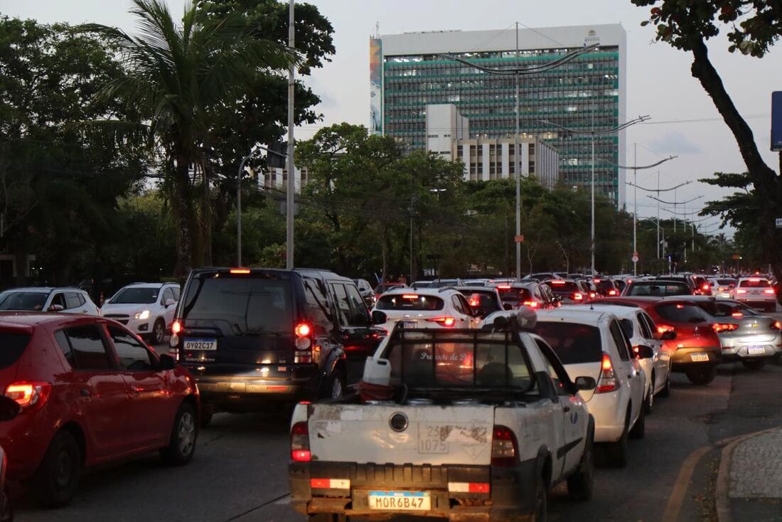 Trânsito travado no Bairro do Recife