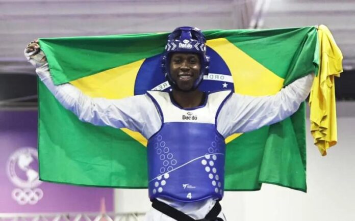 Henrique Marques é o primeiro homem do Brasil a conquistar uma medalha de ouro no Mundial de Taekwondo