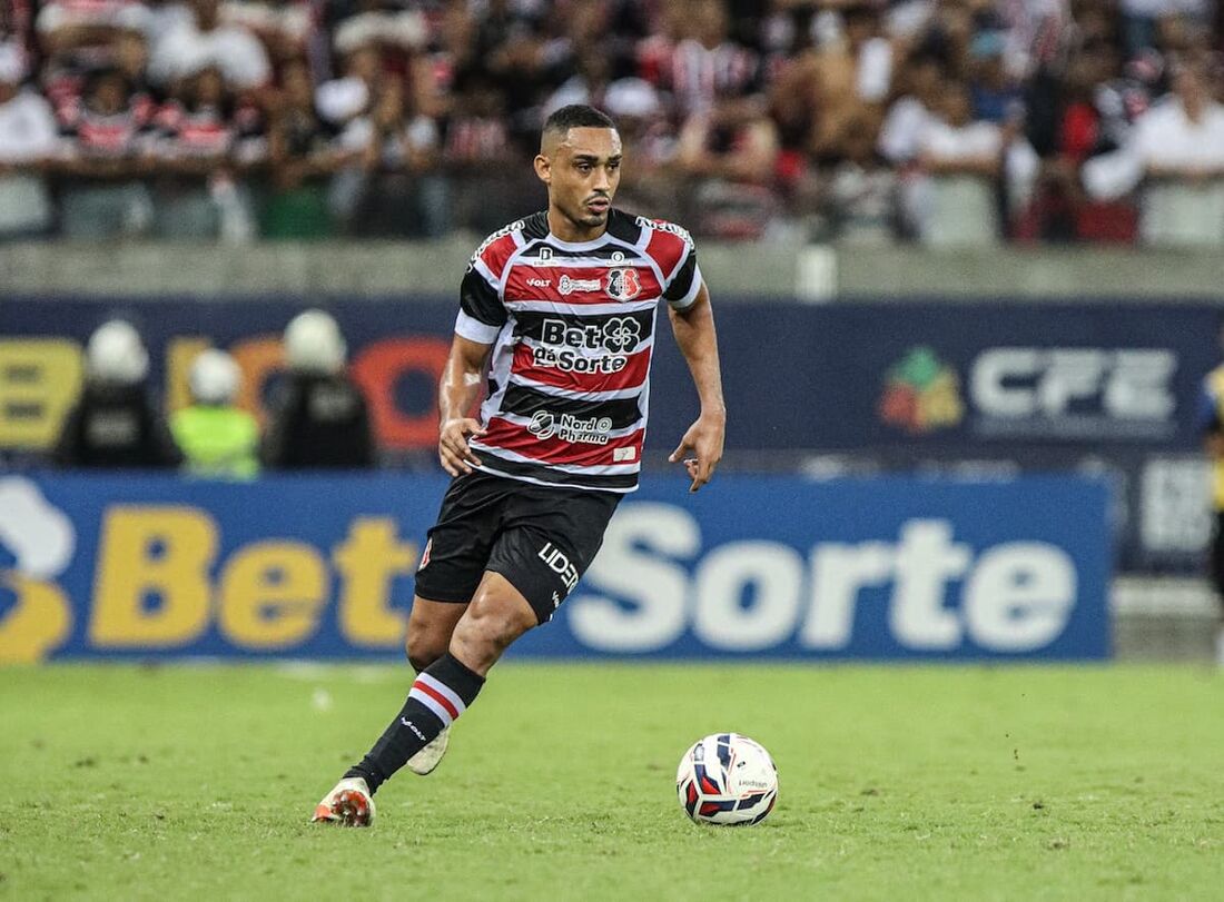 Zagueiro Eurico será peça fundamental para manter o Santa Cruz vivo na final 