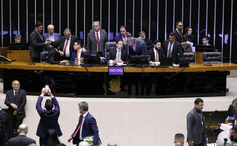 Câmara aprova projeto que tipifica o crime de domínio de cidades