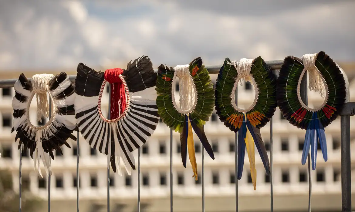 Indígenas fazem ato no STF e defendem derrubada do marco temporal