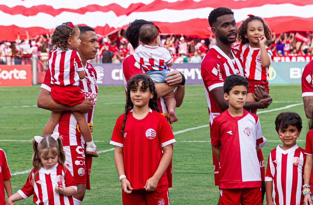 Arnaldo e Igor formaram as laterais do Náutico em 2025