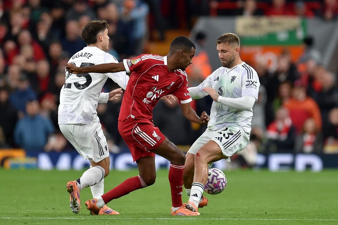 A vitória do Manchester United veio com um gol relâmpago de Mbeumo e outro de Maguire, quando os anfitriões ensaiavam a virada