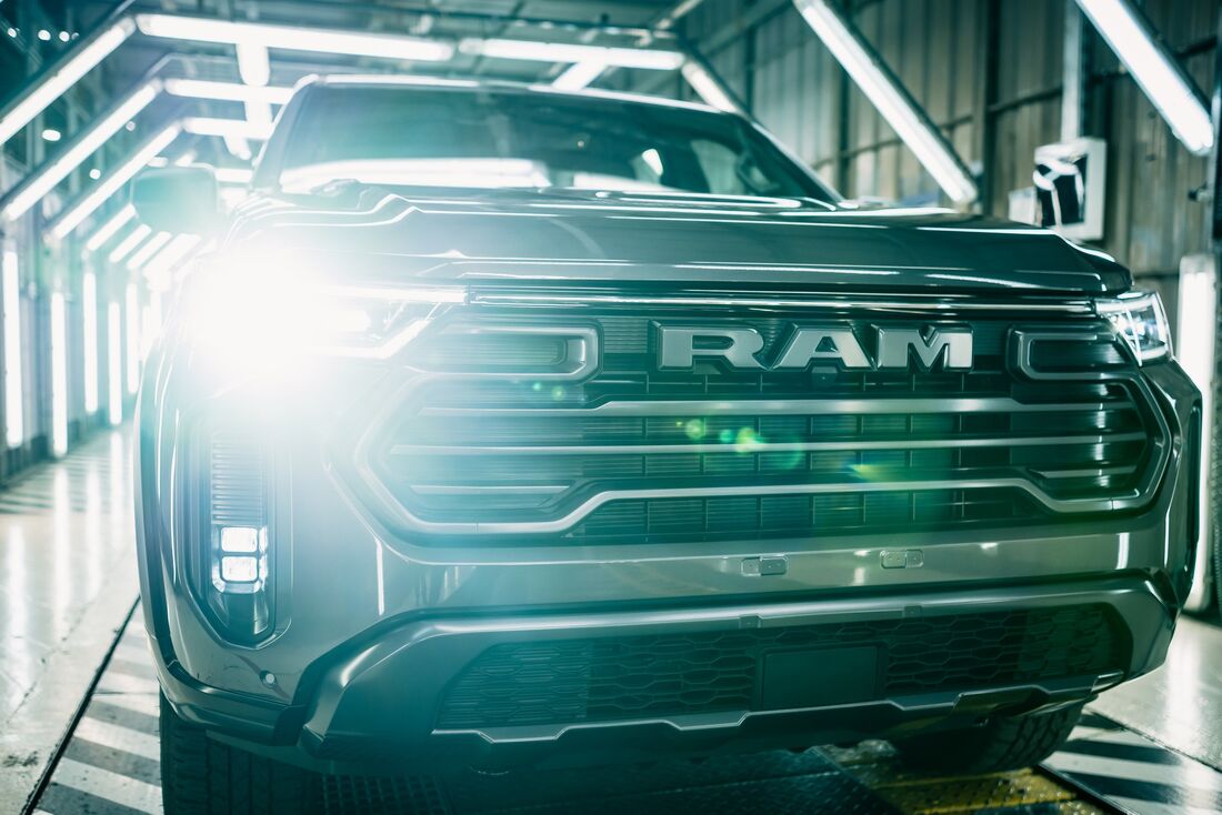 Nova Dakota Warlock exibe grade robusta e faróis full LED