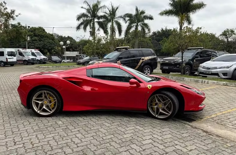Ferrari apreendida pela PF em operação