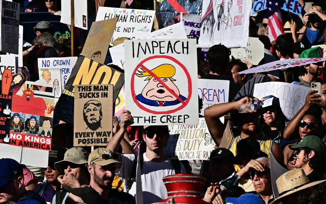 Protestos contra o presidente Donald Trump levaram milhares de pessoas às ruas nos Estados Unidos