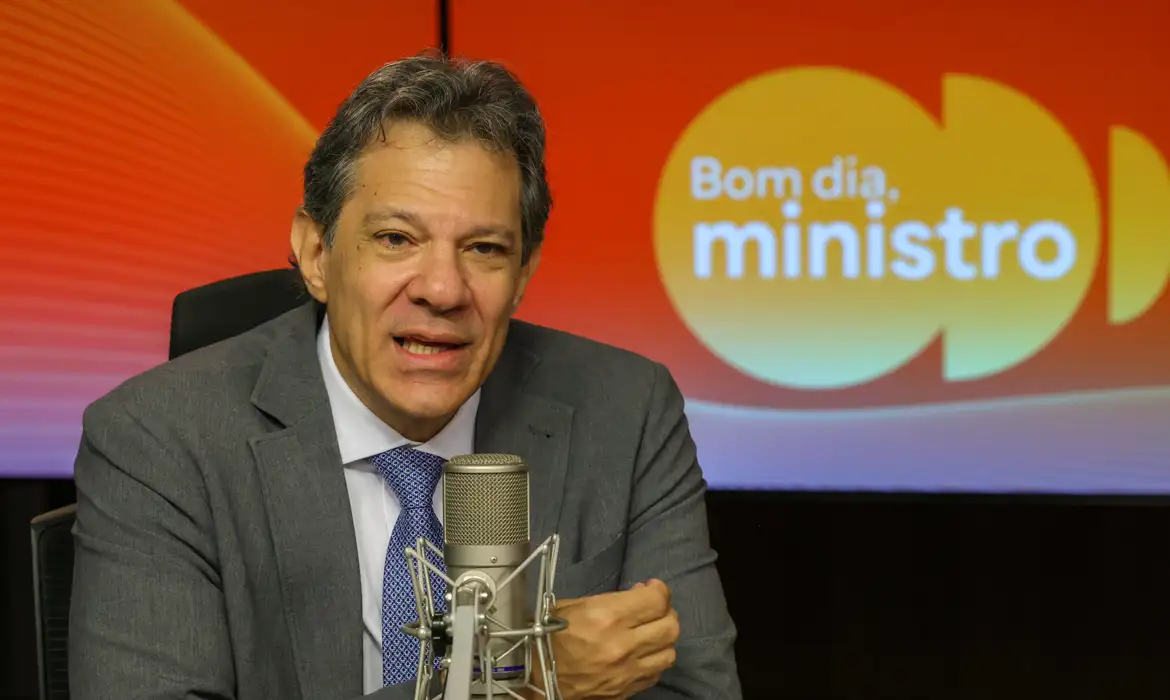 Haddad no programa Bom Dia Ministro, produzido pela Empresa Brasil de Comunicação.