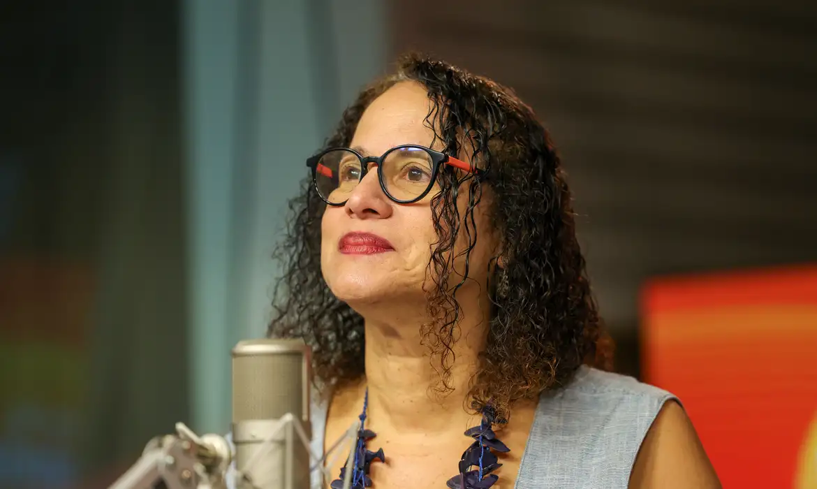 Ministra Luciana Santos