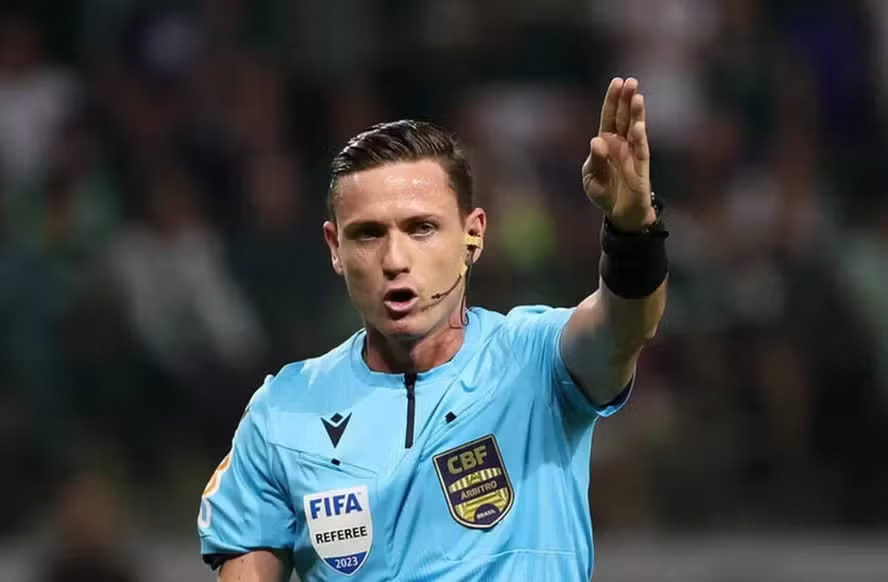 Árbitros estão "no olho do furacão" com a série de erros no Brasileirão da Série A