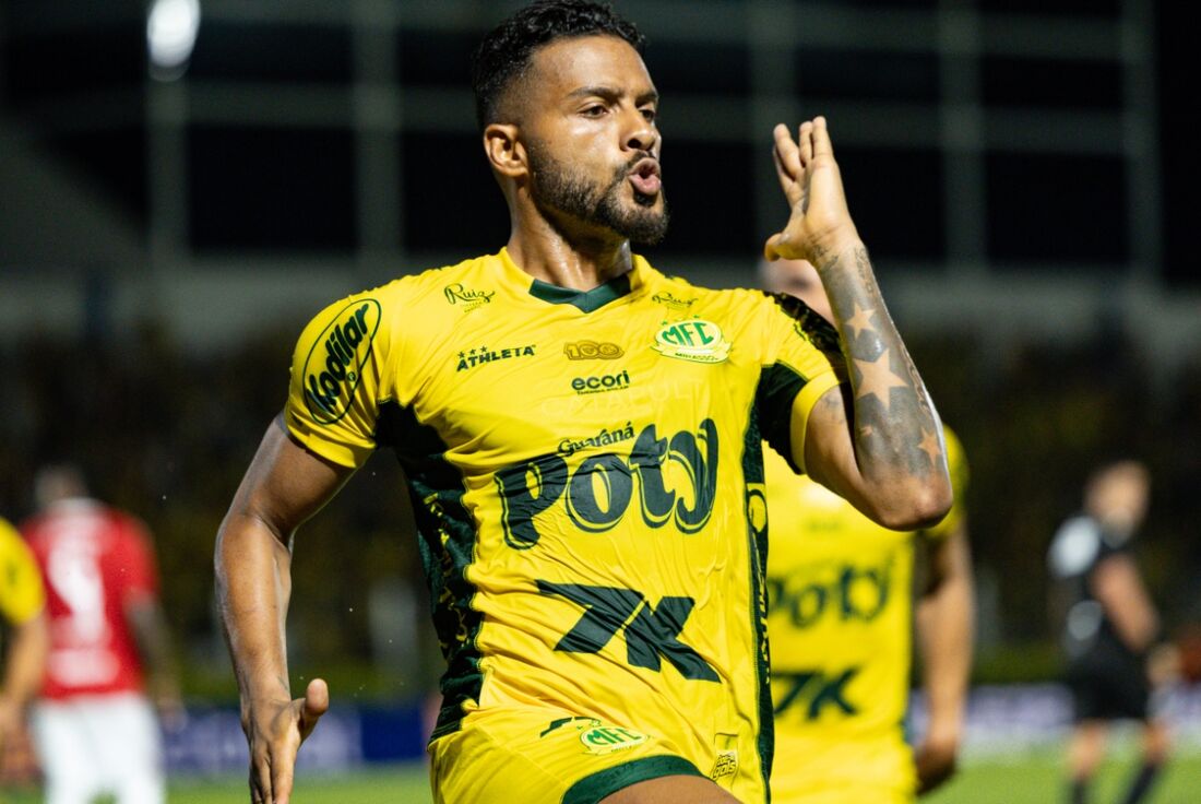 Reinaldo, lateral-esquerdo do Mirassol