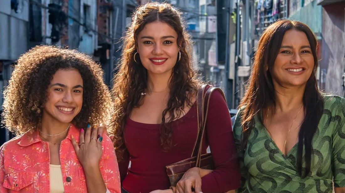 Joélly (Alana Cabral), Gerluce (Sophie Charlotte) e Lígia (Dira Paes) em 'Três Graças'