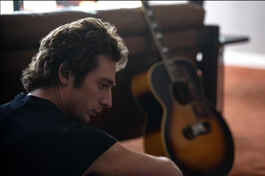 Jeremy Allen White em 'Springsteen: Salve-me do desconhecido'