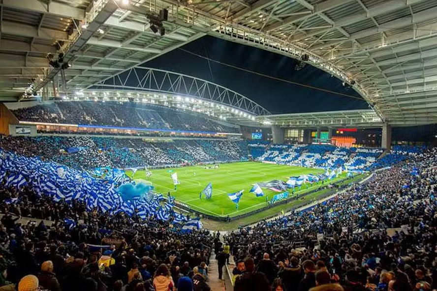 FC Porto desmonta rede ilegal que revendia ingressos por até R$ 5 mil no Estádio do Dragão