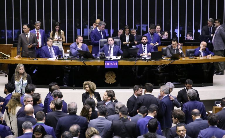 Câmara dos Deputados aprovou projeto de isenção do IR por unanimidade