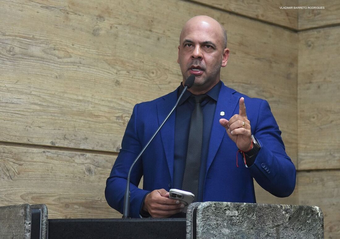 Anderson Correia propõe microchipagem de animais de grande porte