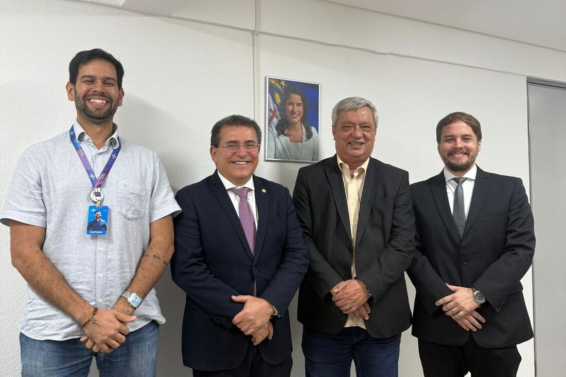 Luciano Duque em reunião para discutir Projeto de Lei