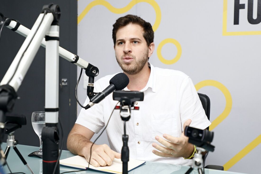 Deputado Federal Pedro Campos (PSB) é recebido no programa Folha Política, da Rádio Folha