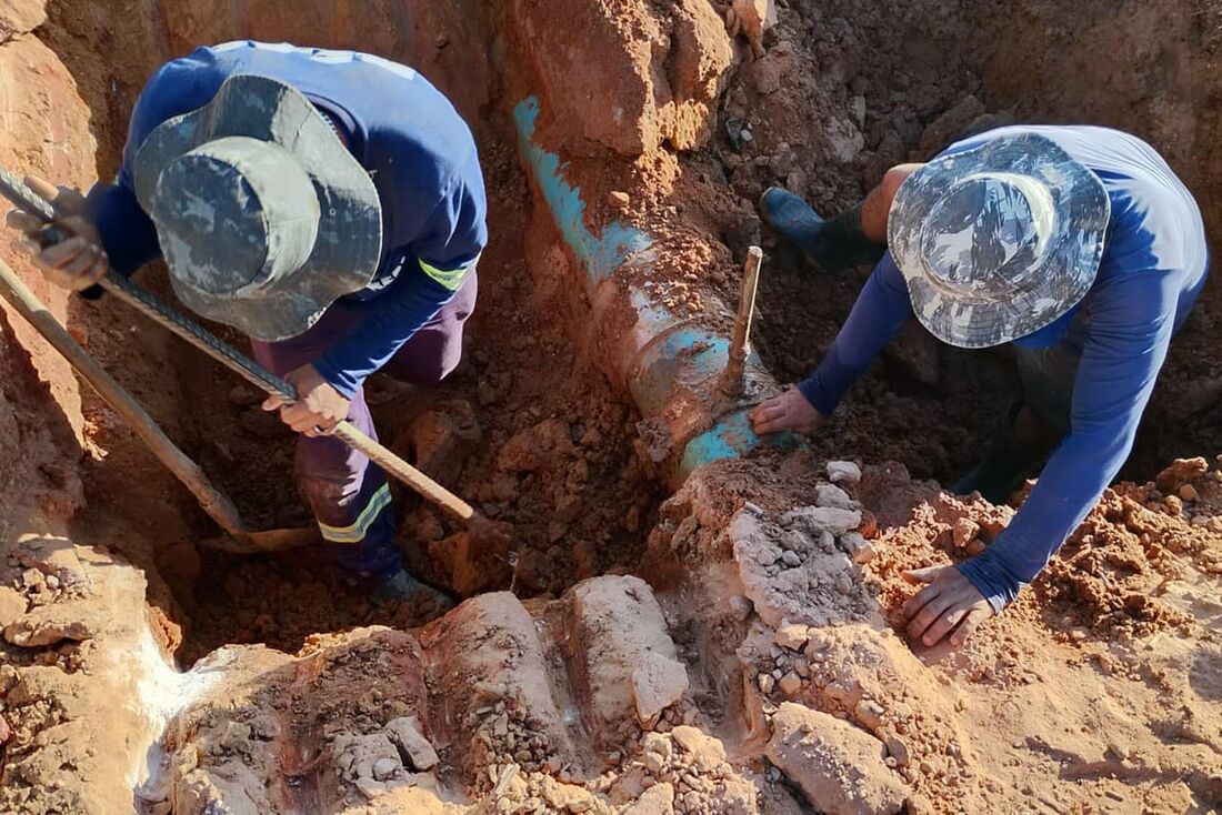 Ligações clandestinas de água reduziam a vazão de água para a cidade pela metade