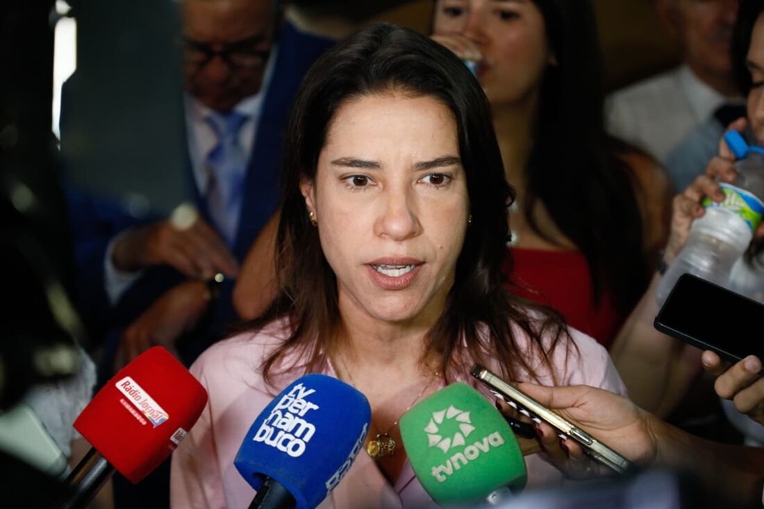 "Muitas vezes a gente tem dificuldade de pautar os projetos no plenário", afirma Raquel Lyra