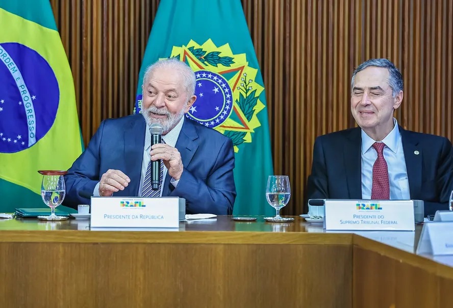 Lula se reúne com ministros do STF para tratar da indicação de substituto de Barroso