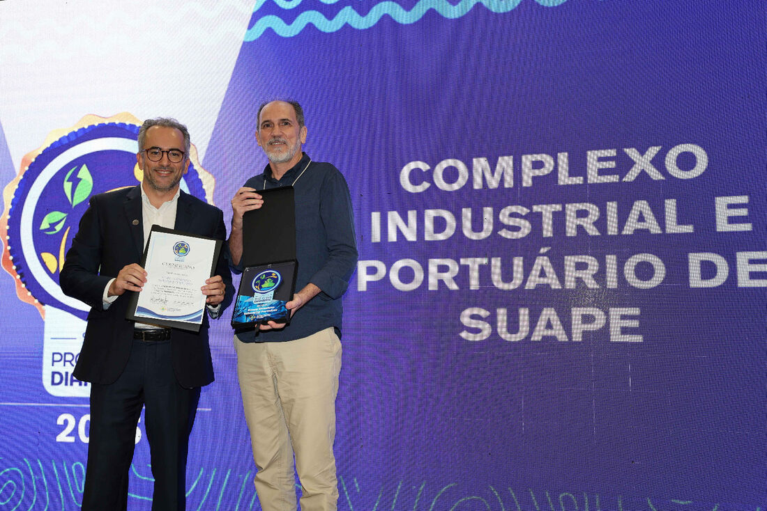 Porto de Suape recebe prêmio por contribuição na transição energética