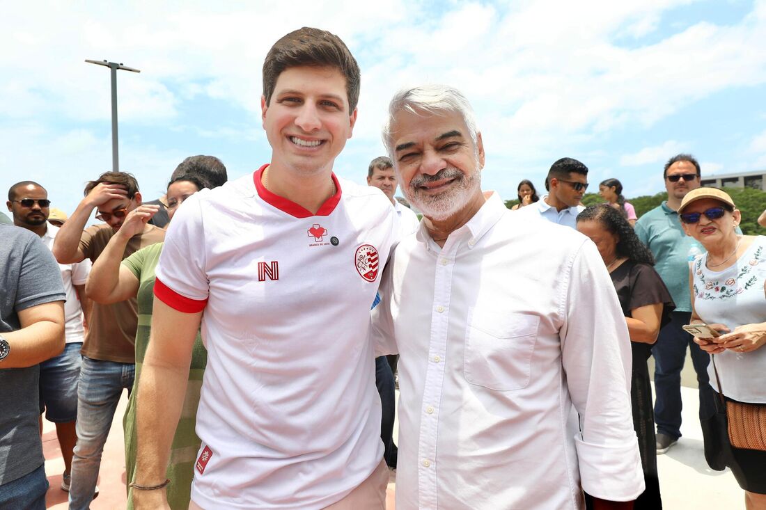 Senador Humberto Costa participa da inauguração do Parque Roque Santeiro, ao lado do prefeito do Recife, João Campos