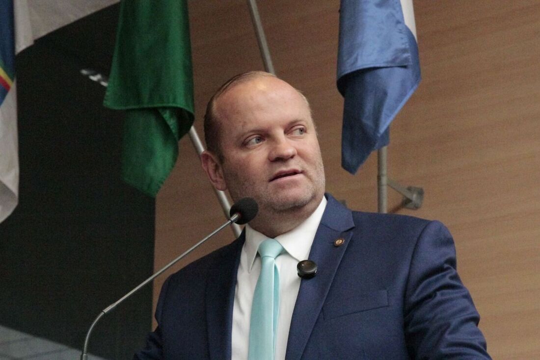 Vereador Fabiano Ferraz destaca importância do projeto CNH Social