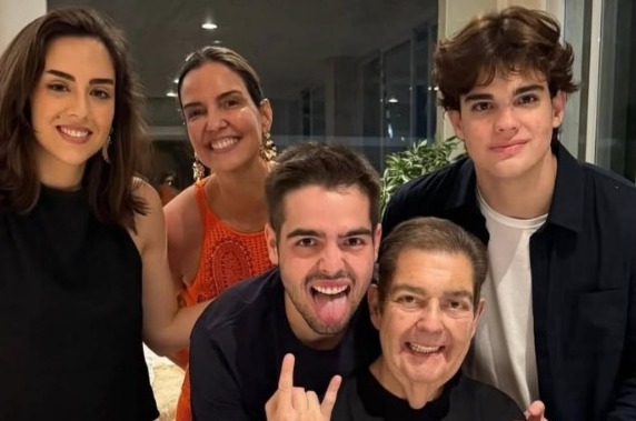 João Silva posta momento de Faustão em família