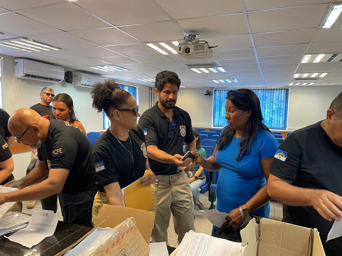 Mutirão de devolução de cerca de 1.500 aparelhos celulares recuperados ocorreu na manhã desta terça-feira (21)