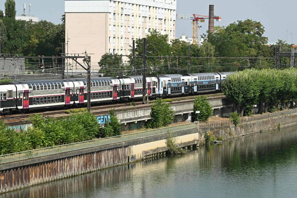 Brasileira sofre ataque e tentativa de estupro em trem na periferia de Paris