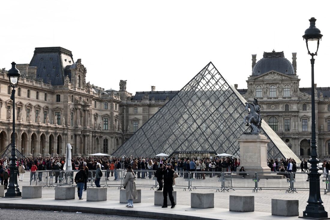 Galeria do Louvre que guardava joias roubadas permanece fechada mesmo com reabertura do museu