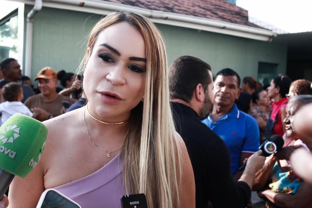 A assistente de acusação, Carolina Aguiar, estava presente no velório de Esther