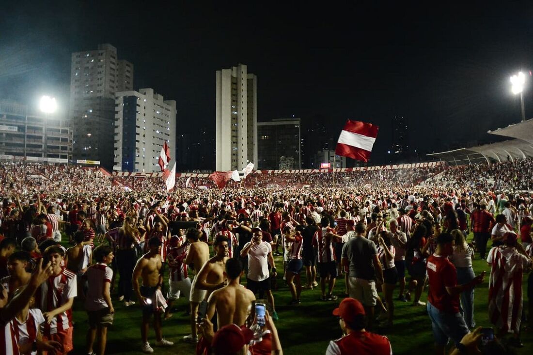 Torcida do Náutico, nos Aflitos, na festa do acesso