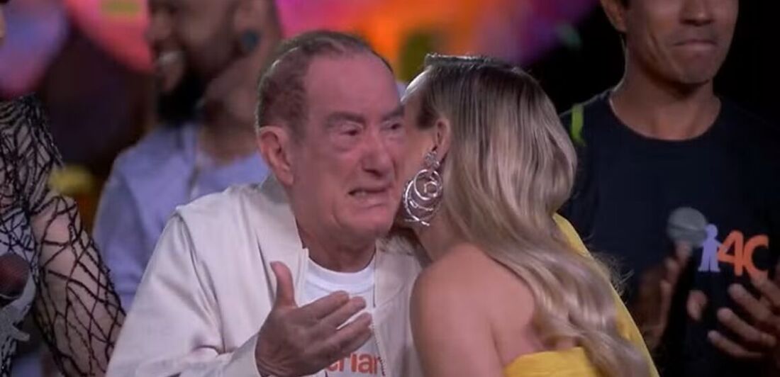 Renato Aragão se emociona com homenagem no "Criança Esperança"