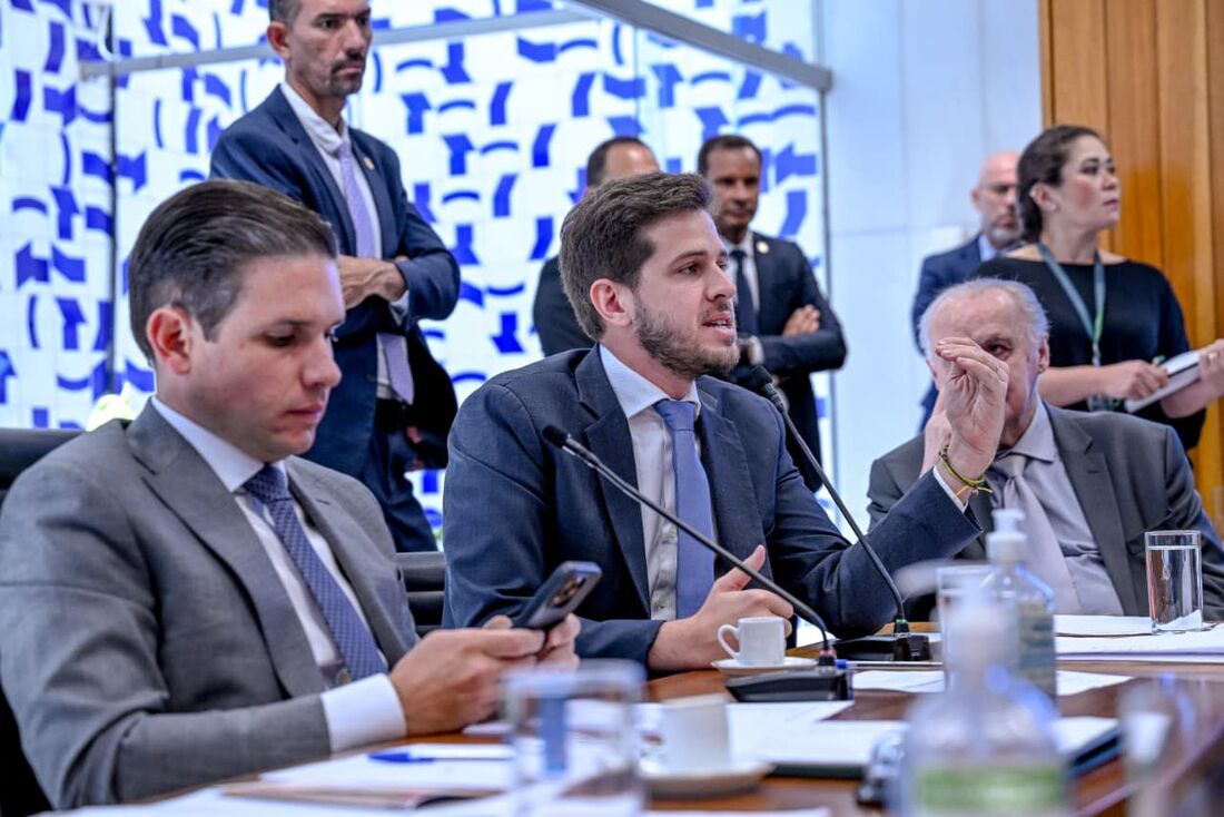 Pedro Campos apresenta projeto para extender licença-paternidade