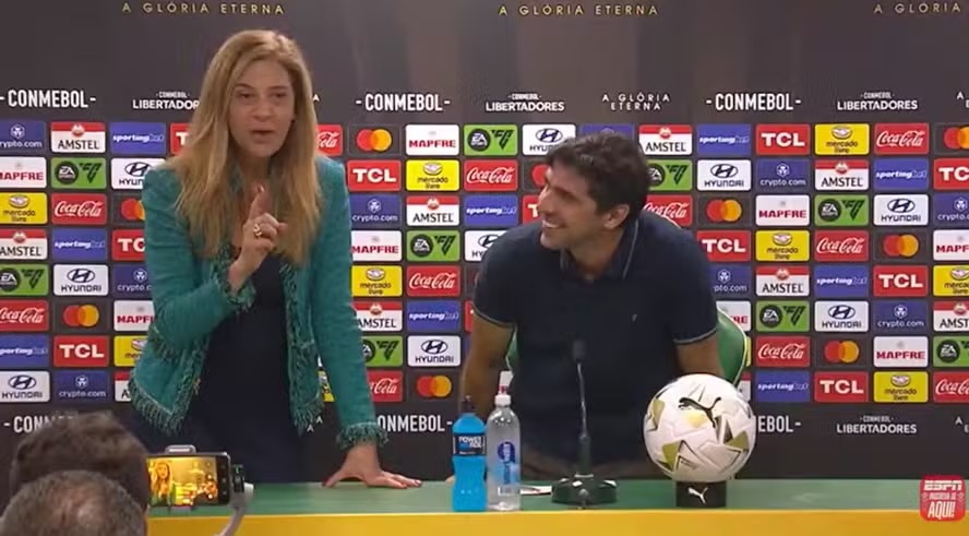 Leila rasga elogios a Abel