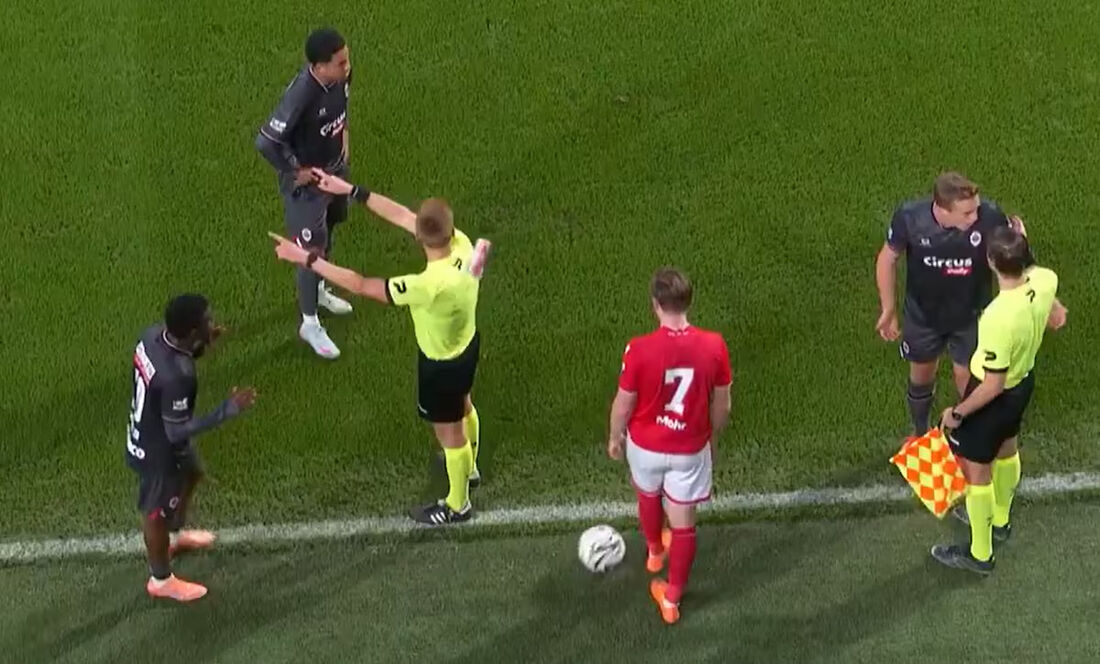 Lothar D'hondt já havia interrompido a partida duas vezes antes de decidir suspender o jogo