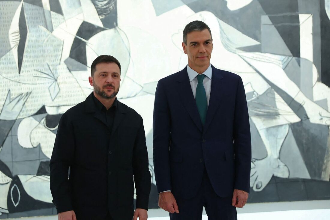 O primeiro-ministro espanhol, Pedro Sánchez, e o presidente ucraniano, Volodymyr Zelensky 