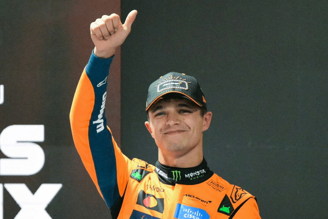 O piloto britânico da McLaren, Lando Norris, após conquistar a pole position durante a sessão de qualificação para o Grande Prêmio de Fórmula 1 de Las Vegas, no Circuito da Las Vegas Strip