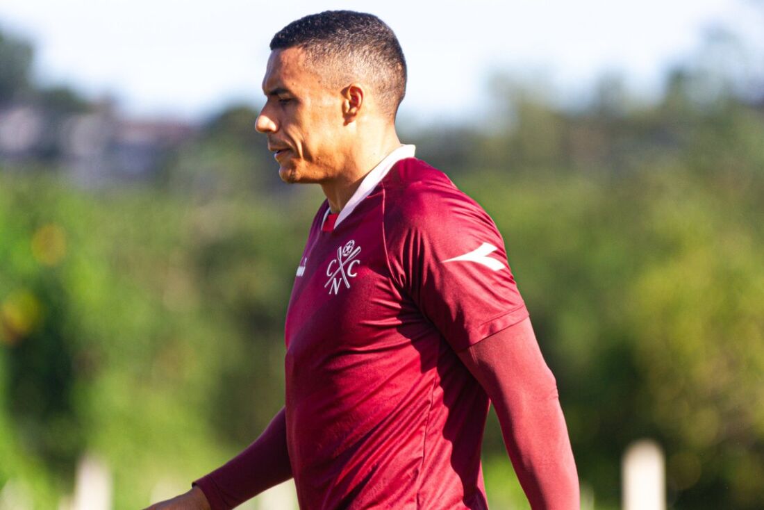 Arnaldo, lateral-direito do Náutico