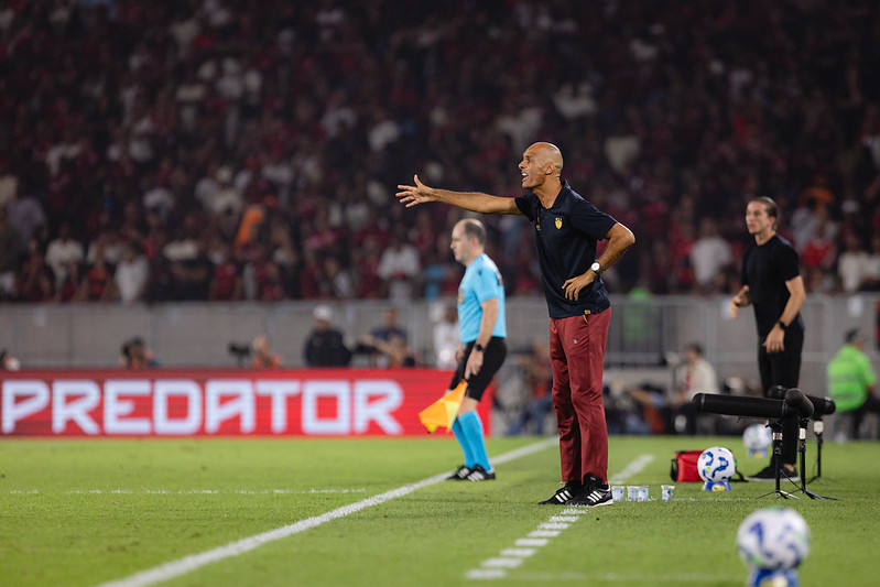 César Lucena comandou o Sport diante do Flamengo, pelo Brasileirão