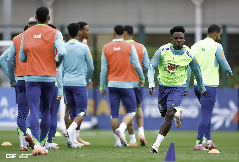 Vini Jr durante treino da seleção em Londres