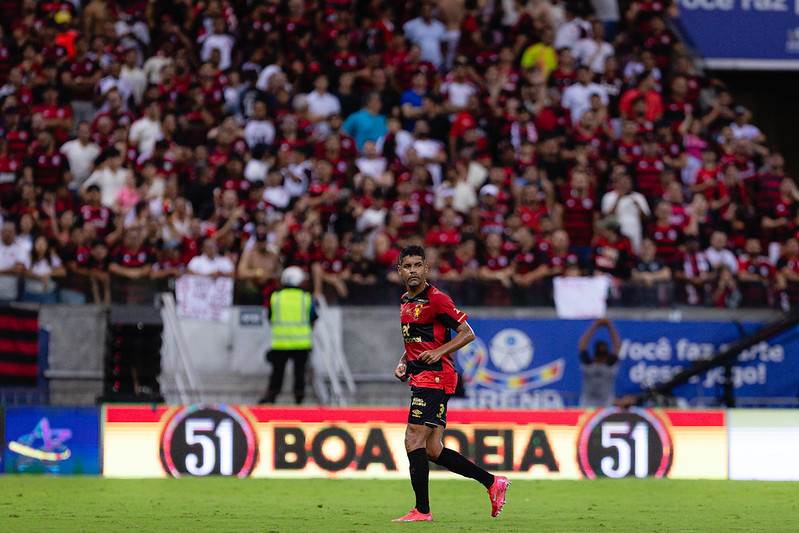 Aderlan em ação contra o Flamengo, na Arena de Pernambuco